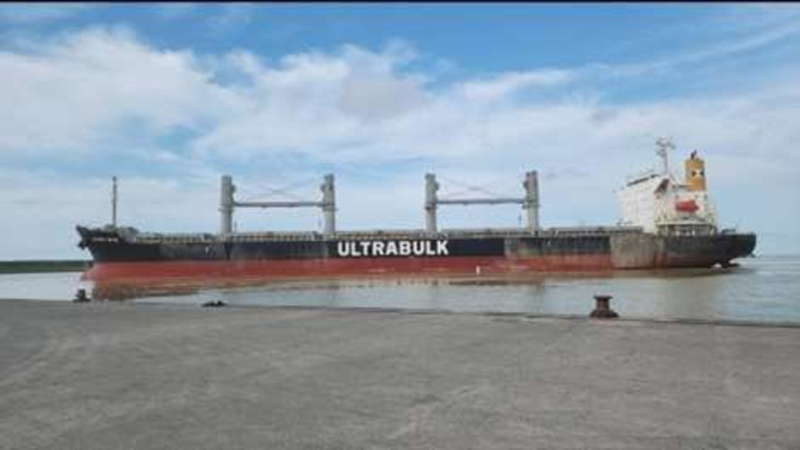 EL PUERTO COMERCIAL DE ESMERALDAS ABRE SUS PUERTAS A NUEVOS TIPOS DE BUQUES DE TRÁFICO MARÍTIMO INTERNACIONAL CON DESEMBARQUE CORRESPONDIENTE AL CLÚSTER DE MATERIALES ACERADOS