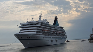 Esmeraldas recibe al crucero MS Artania