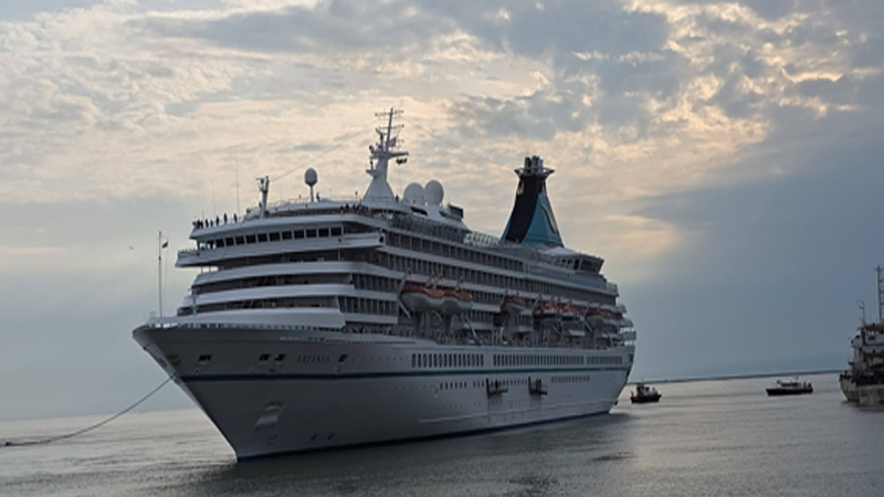 Esmeraldas recibe al crucero MS Artania